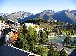 Vue vers la frontière franco-italienne depuis Auron, à l'automne.