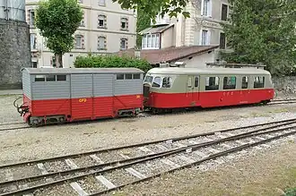 Avec remorque messagerie caisse en bois RM30.