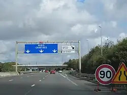 A10, sortie no&nbsp;13 fléchée Artenay.