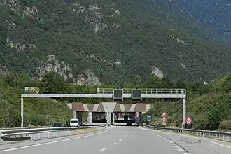 Pont-rivière du Glandon au-dessus de l'A43 à Saint-Étienne-de-Cuines.