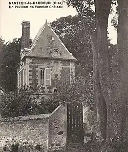 Vue d'un pavillon du château, vers 1900.