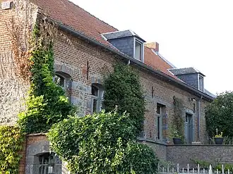 Ancien presbytère, datant du XVIIIe&nbsp;siècle pour sa partie la plus ancienne.