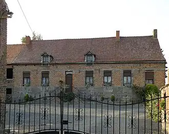 Corps de logis de la ferme du 11 de la rue Renault Moulin (1re moitié XIXe&nbsp;siècle).