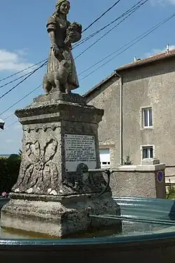 Fontaine dédiée à Jeanne d'Arc.
