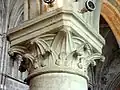 Chapiteau du 1er&nbsp;pilier au sud (début XIIIe&nbsp;siècle).