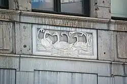 Enseigne « Aux 3 cygnes », au no&nbsp;9.