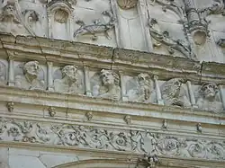 détail de la porte latérale.