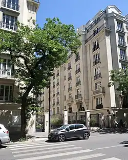 L'avenue en 2022 (grille).