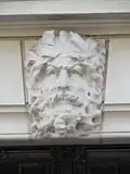 Le mascaron au-dessus de la porte du no&nbsp;29.