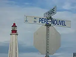 Croisement de l'Avenue du Père-Nouvel et de la rue du phare devant le phare de Pointe-au-Père à Rimouski.