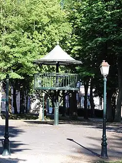 Le kiosque à danser.