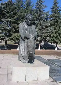Statue d'Avetik Issahakian (Gyumri) 1975
