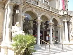 Façade de l'Opéra d'Avignon