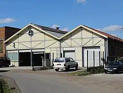 Le service construction et les garages.