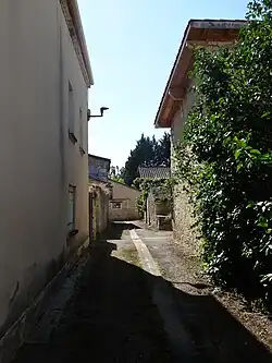 Une rue du village.