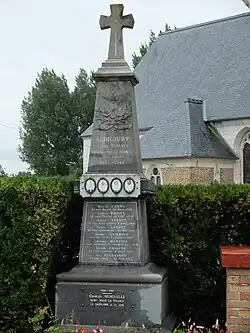 Le monument aux morts.