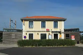 Le bâtiment voyageur vu de la rue.