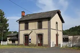 Le bâtiment voyageurs de la gare de La Miouze-Rochefort.