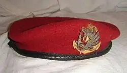 Béret rouge (amarante) des paras T.D.Ma.