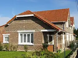 Des habitations groupées par cinq.