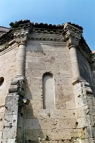 Colonnes et entablement.