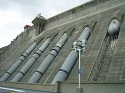 les tuyaux d'alimentation des turbines