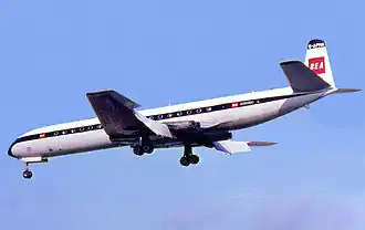 Mortimer se rend en Union soviétique à bord d'un de Havilland Comet 4B de la British European Airways.