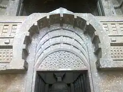 Sculpture de la porte du chaitya.
