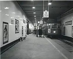 date inconnue Motrice type 4 à la station Symphony&nbsp;(en) issue de l'extension du réseau en tunnel en 1941.