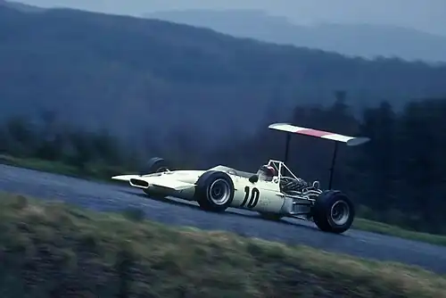 Siffert en course sur une Lola-BMW de Formule 2 en 1969.