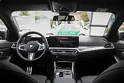 Cockpit avec écran incurvé