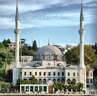 Mosquée Beylerbeyi sur le Bosphore, près d'Istanbul (vers 1778, avec des rénovations ultérieures)