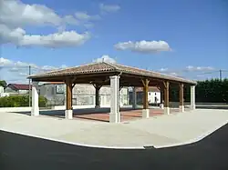 Les halles du village.