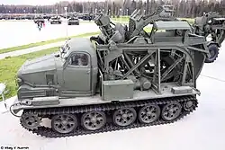 Trancheuse militaire soviétique BTM-3 sur chenilles.