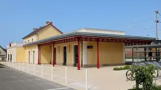 Bâtiment voyageurs rénové.