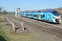 Un TER quittant la gare de Vic-le-Comte