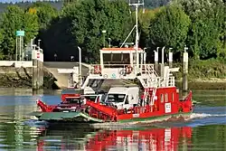 Bac n°22, en traversée sur le passage Mesnil-sous-Jumièges - Yville-sur-seine.