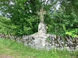 Une croix du Chemin de Compostelle près de Bach.