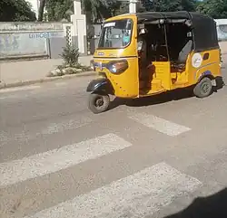 Tuk-tuk à Mahajanga (localement appelé « bajaj »).