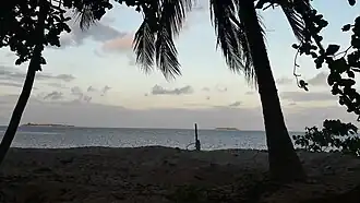 Little Bakkungaan (à droite) et Great Bakkungaan (à gauche) vues de l’île Selingan