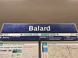 Plaque émaillée indiquant le nom de la station.