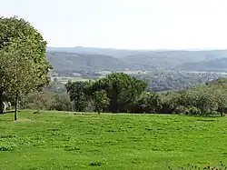  paysage pris sur le côté de l'église montrant que Mayrac domine la vallée de la Dordogne