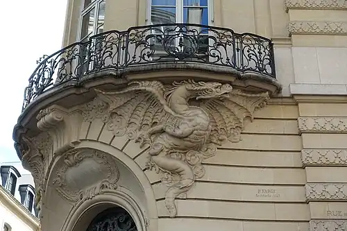 Dragon sculpté.