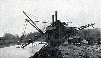 L'excavatrice de la ballastière.