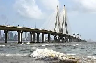 Vue du pont maritime Bandra-Worli depuis le fort de Bandra au nord.