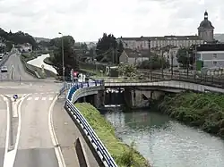 Canal de la Marne au Rhin avec son écluse.