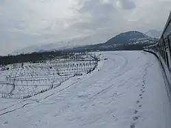 Un train de la ligne Baramula-Banihal, en circulation dans des conditions hivernales. Près de Qazigund, le 16 janvier 2013