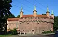 Vue du Barbacane depuis la rue Basztowa.