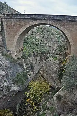 Deuxième des trois ponts sur le Tablate