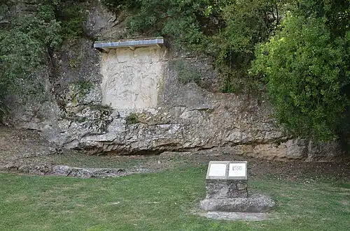 Le site du bas-relief.